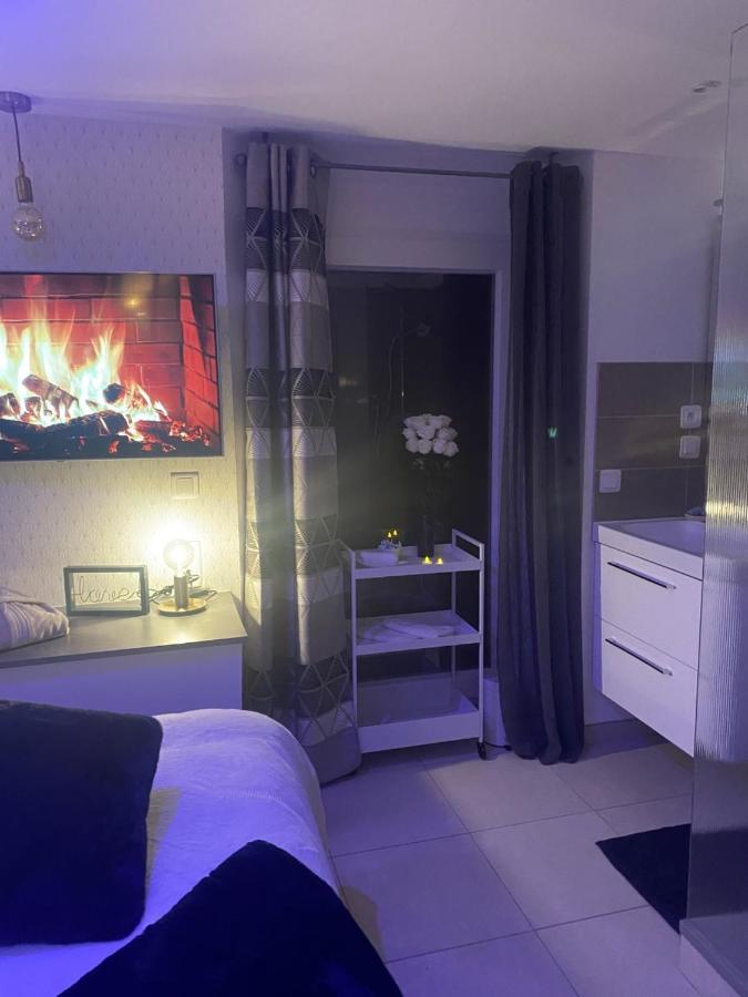 La Suite De Charme Du Mas De La Fontaine De Jonquier Avec Spa Privatif Séguret 外观 照片