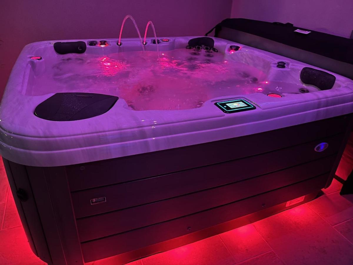 La Suite De Charme Du Mas De La Fontaine De Jonquier Avec Spa Privatif Séguret 外观 照片