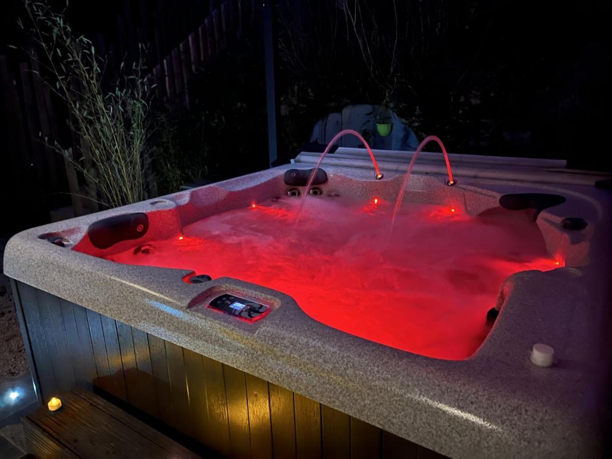 La Suite De Charme Du Mas De La Fontaine De Jonquier Avec Spa Privatif Séguret 外观 照片